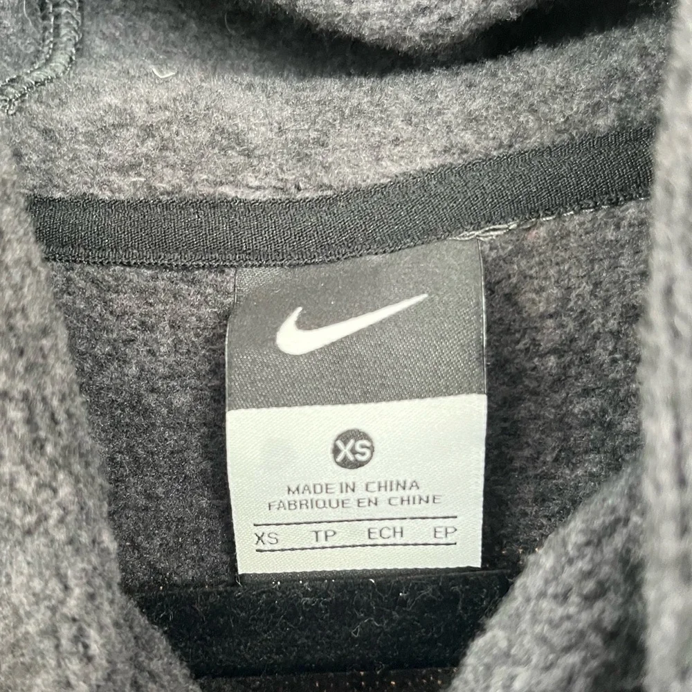 NIKE Hypernatural Therma Fit Women's Size XS Gray Pullover Hoodie